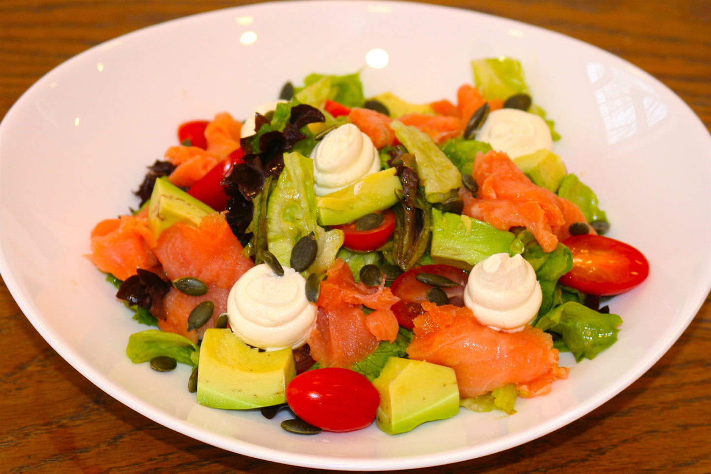 САЛАТА С ПУШЕНА СЬОМГА 330ГР