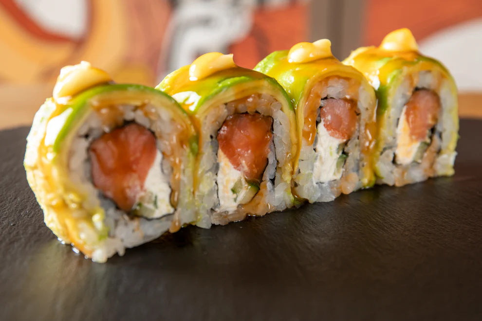 Shrimp tempura uramaki with yukari rice 4pcs