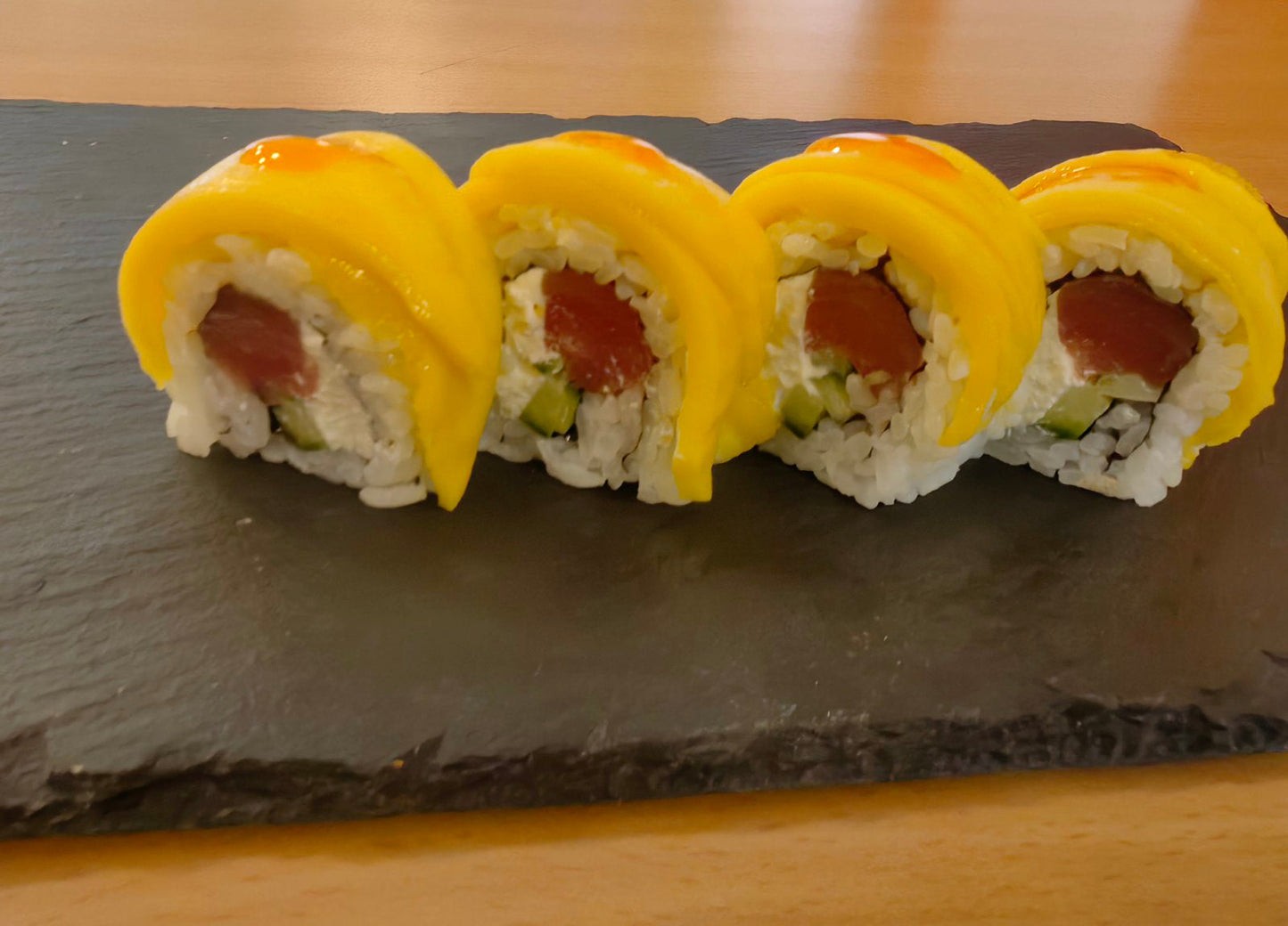 PHILADELPHIA TUNA WITH MANGO 4 PCS