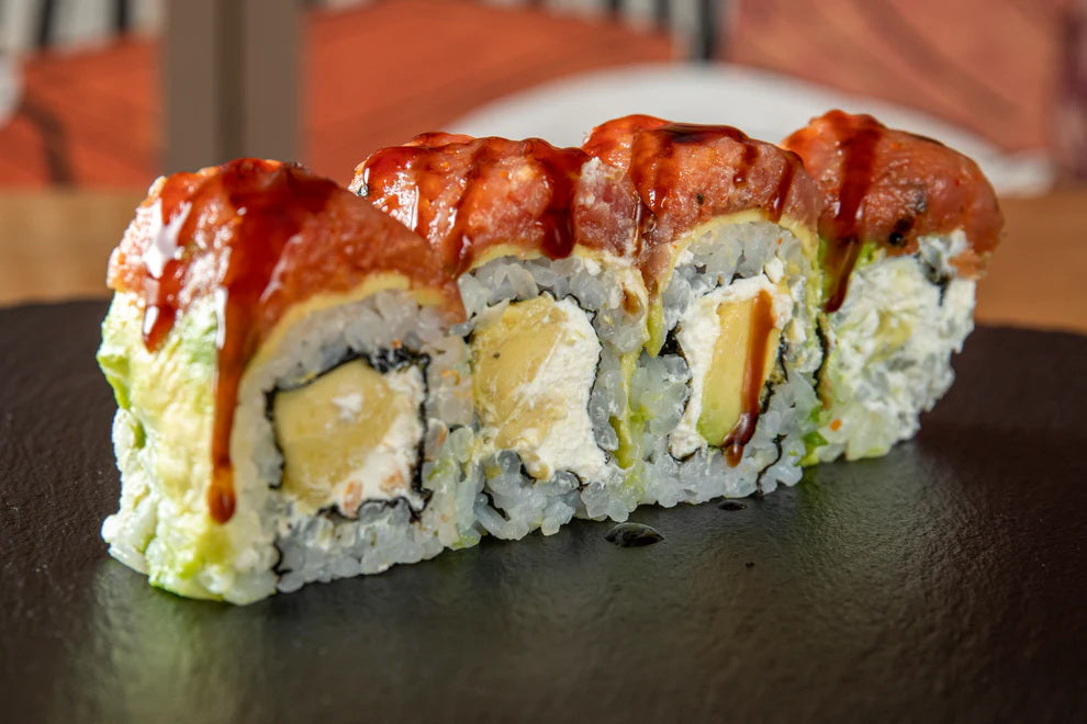 Salmon Uramaki with Wasabi Peas 4pcs