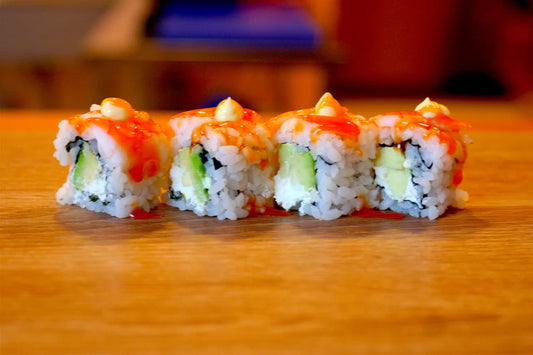 Uramaki squid with yukari rice 4pcs