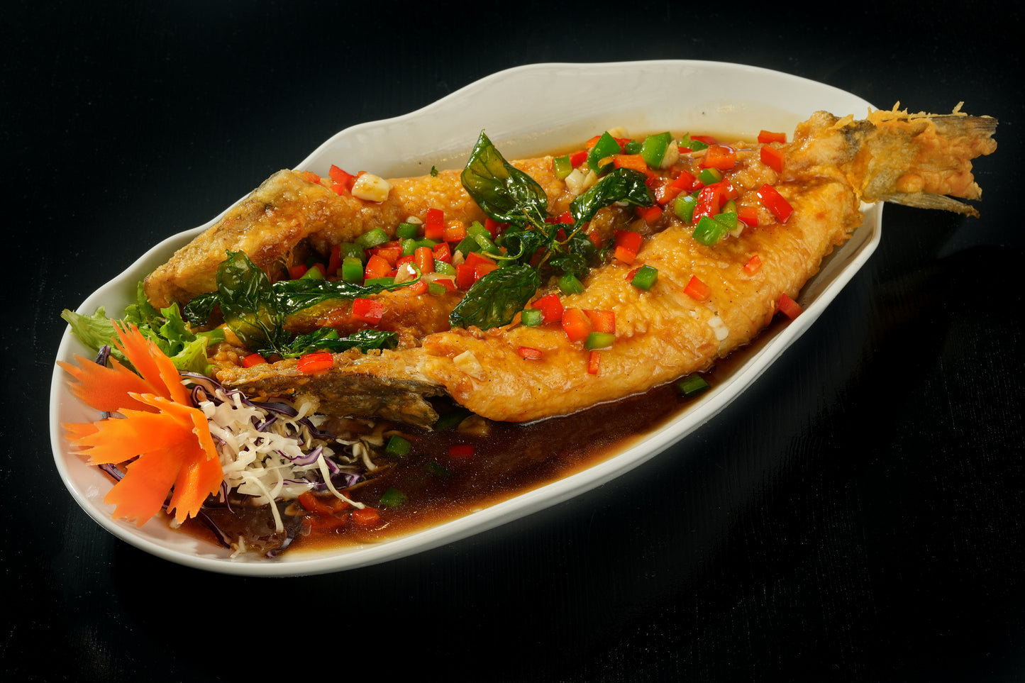 ПЪРЖЕН ЛАВРАК С ЧИЛИ СОС