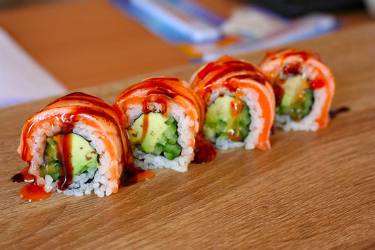 URAMAKI SALMON TATAKI