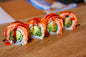 URAMAKI SALMON TATAKI